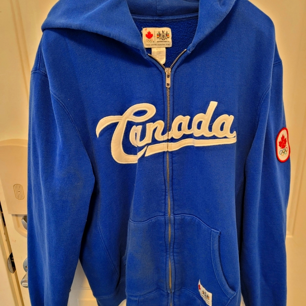 Vintage Canada men's hoodie